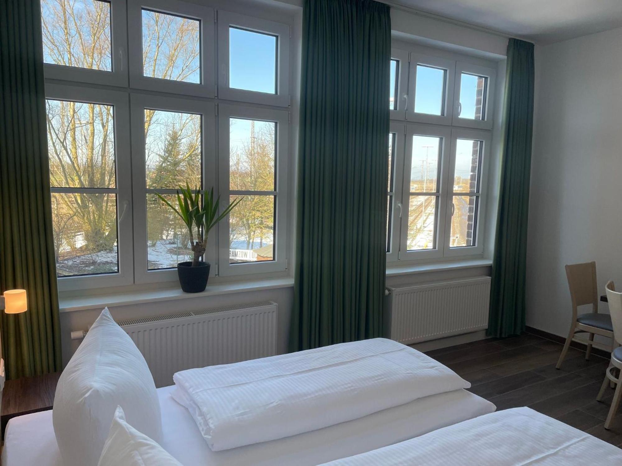 Lokschuppen Pasewalk- Gaestehaus Lokschuppen 外观 照片